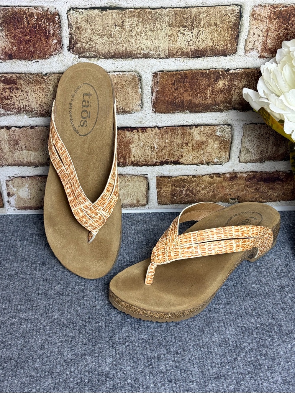 Taos Footwear Link Leather Thong Sandals Suede Insole Comfy | Size 7-7.5 - Picture 2 of 8